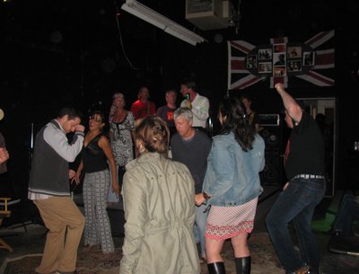 groovin' folks at the 70s Tribute Show ... with guests David Lum, Don Sawchuk & the Full Nelsons
