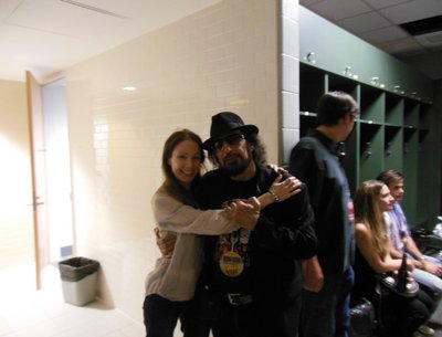 Nora and Juke backstage Met Life Concert 07-27-13