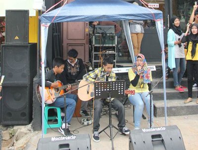 #SideBridge #at #GrandOpening #SimplePeopleClothes