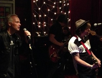 Live at LanaLou's; De Matt photo.