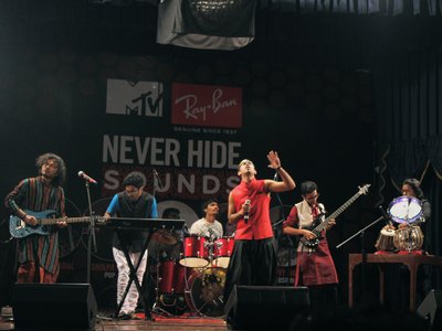 Live at MTV Ray Ban Never Hide Sounds