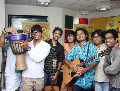 Radio Mirch 98.3 FM, Mumbai with RJ Jeeturaaj for the show Club Mirchi Rain Special