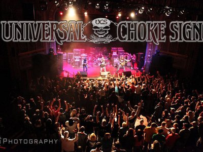 Universal Choke Sign photo
