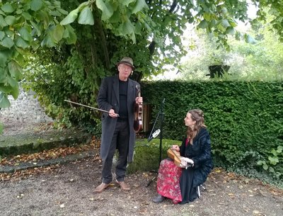 Sous Un Arbre