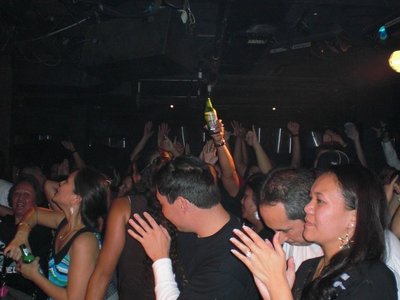 Crowd showin' some love