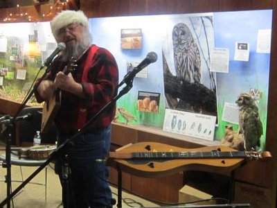 Hugo Kringle singing the Santa Claus hits!