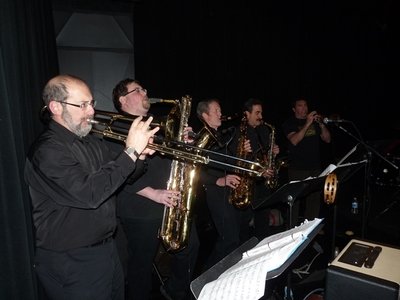 Live radio show from NYC studio, 2010 (Gotta love the horns!!!)