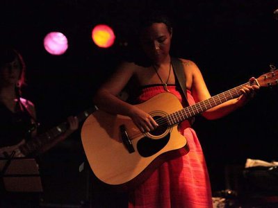 Lucky Bar 2009 w. Kaitie Sly on Bass Photo:Darren Stone