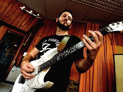 Rock n Roll attitude - Jesus covers his own solo in the recording studio (Tarifa), 2013