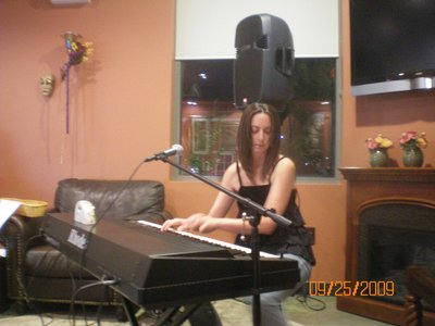 Kim playing keyboard 9/09 at La Dolci Vita