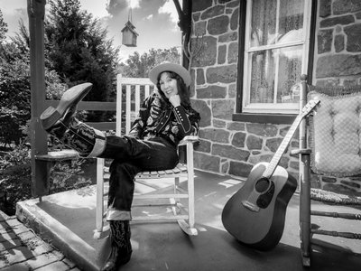 Miss Laurie Ann & The SaddleTones photo