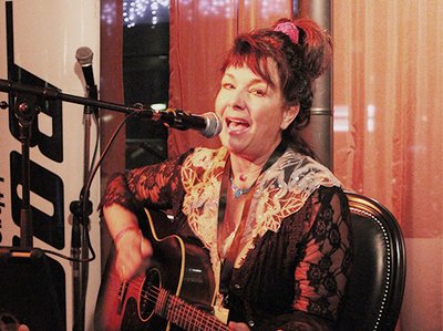 Leeann in Sweden at Folk at Heart, photo by Anders Hallberg