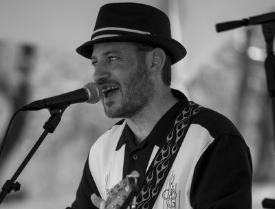 Oneg Shemesh Band photo