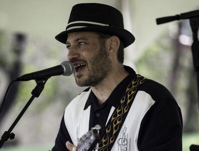 Oneg Shemesh Band photo