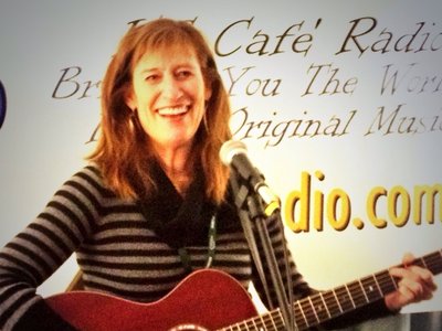 I'm all smiles - performing at the KC Cafe Radio Showcase at Folk Alliance International, Feb 2014