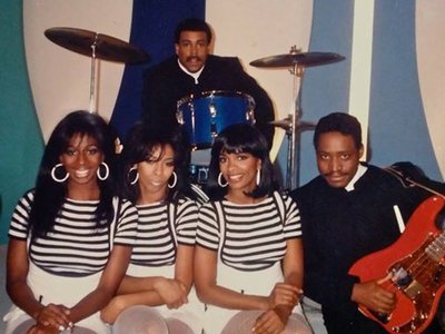 On The Set of What's Love Got To Do With It