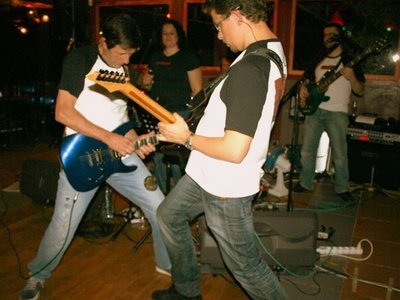 Guitar Battle ! double chorus at the fifth grade...
