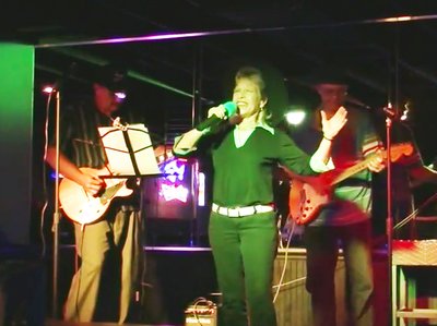 Mike, Roy and Lois enjoying the stage for the first time at Makos On The Rocks