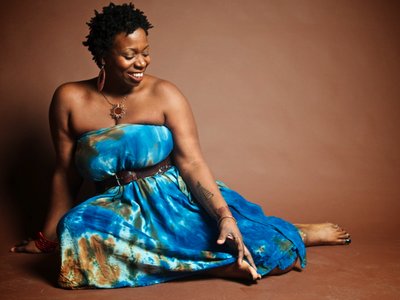 Lady in Blue eyeni photo