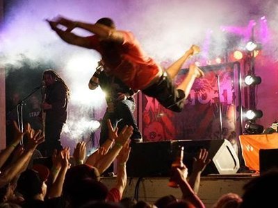 Stage Dive!!!