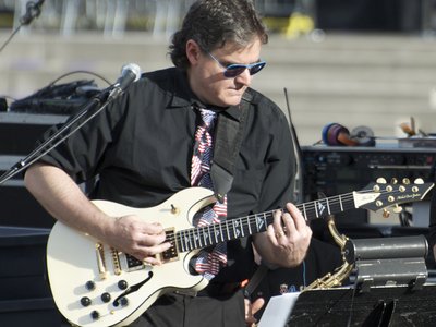 Michael Lewis performing Live