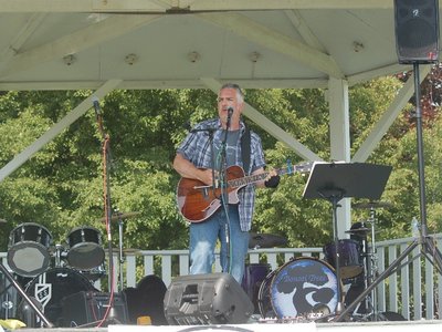 Hinsdale Lawn Party 2014. Photo: Jodi Hildreth.
