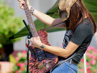Happy National #LeftHandersDay! #rockon