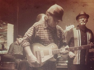 With Flatfoot Sam & The Educated Fools (2014) - photo by Mark Lindamood