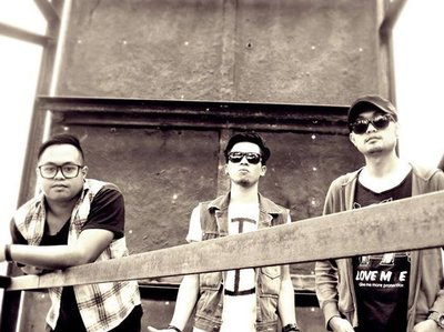 FOSSIL BAND photo
