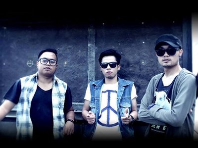 FOSSIL BAND photo