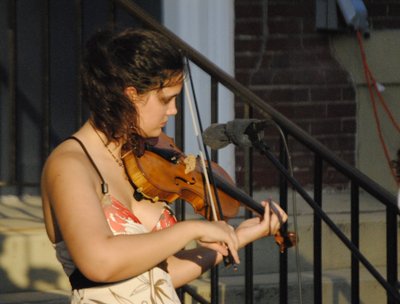 Lauren Smith plays beautiful fiddle, Music on the Steps, July 2014