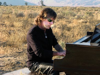 Keith Emerson in 2008 (photo: Mari Kawaguchi)