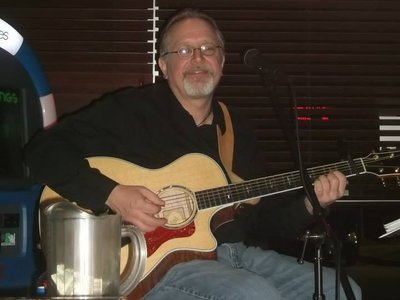 I very rarely sit down at a gig... but the vibe was mellow that night :)