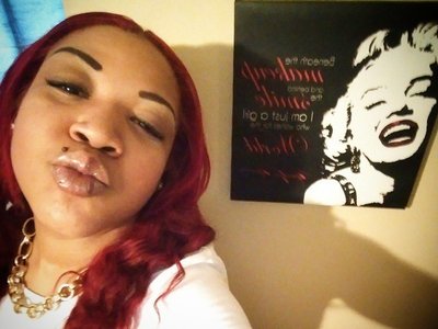SUEBELLA "BossBella" photo