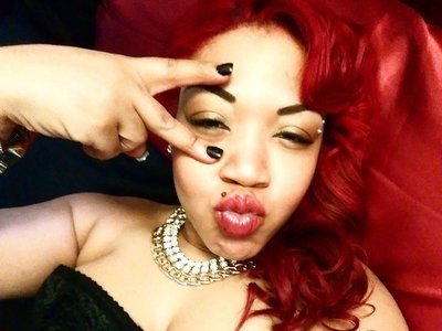 SUEBELLA "BossBella" photo