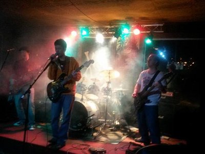 Performing "Interstate Love Song" by Stone Temple Pilots