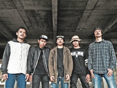 RISEOUT photo