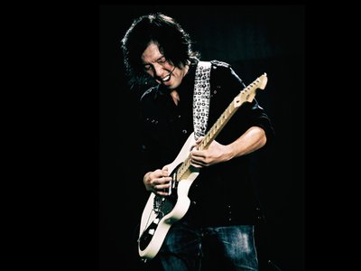 Toshi Yanagi photo