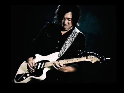 Toshi Yanagi photo