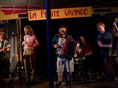 La Petite Grand at the Illawarra Folk Festival 2015