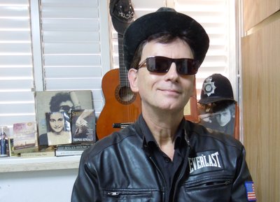 Paul pose with hat