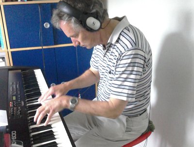 Ian laying down some honkytonk