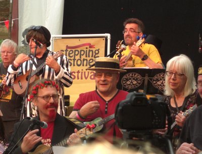Bring on the Uke Flashmob at Stepping Stones 2015