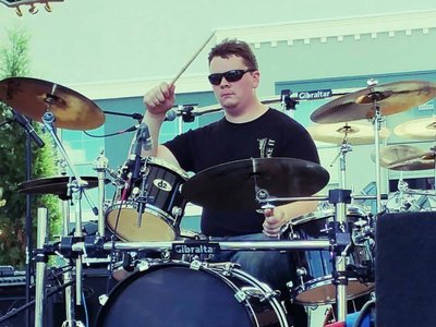 Lefty Lead Hammer beating on his kit...