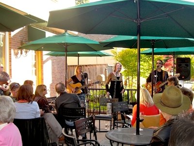 Cinnabar Winery's Tasting Room