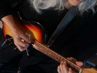 Molly on electric mando