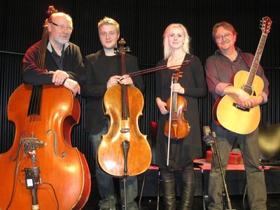Stanley Samuelsen with band