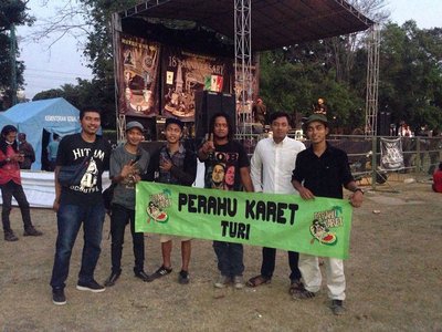 PERAHU KARET photo