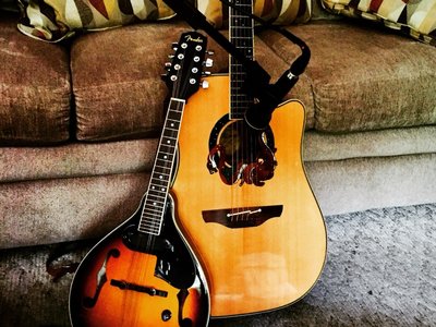 Mando Guitar
