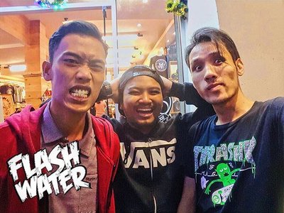 FLASH WATER photo